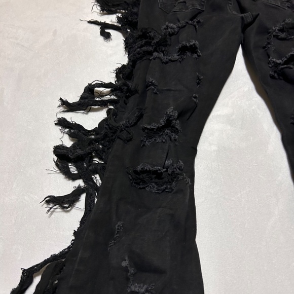 NEW BLACK DENIM DISTRESSED JEANS - Picture 5 of 9